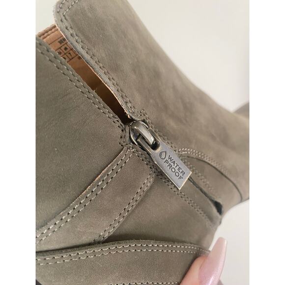 NWT Vionic Sienna Waterproof Green Ankle Boots 9 Buckle Side Zip - Picture 7 of 8